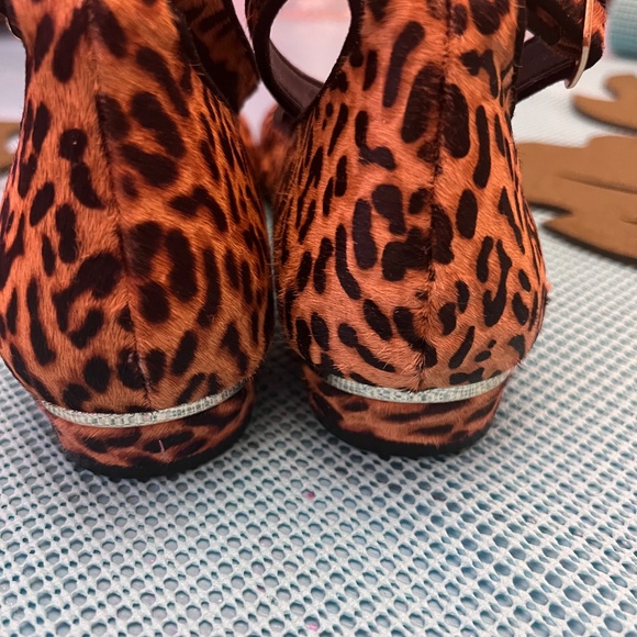 Vince Camuto leopard flats - Picture 4 of 4